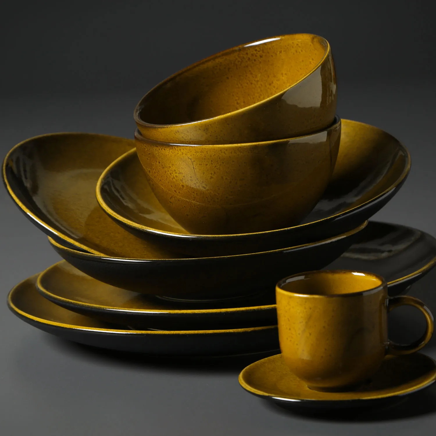 Conjunto com 6 Xícaras de Café com Pires Coup Stoneware Âmbar 97ml