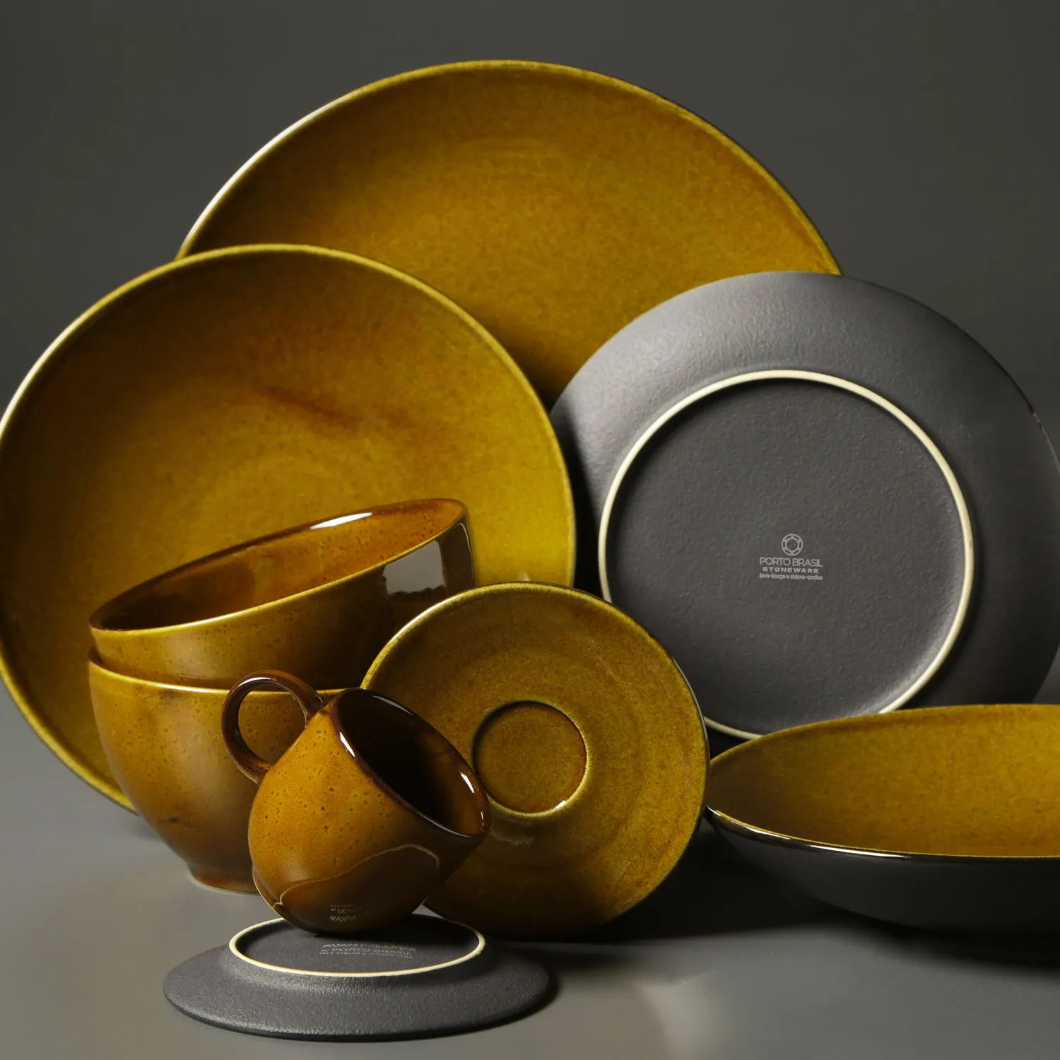 Conjunto com 6 Xícaras de Café com Pires Coup Stoneware Âmbar 97ml